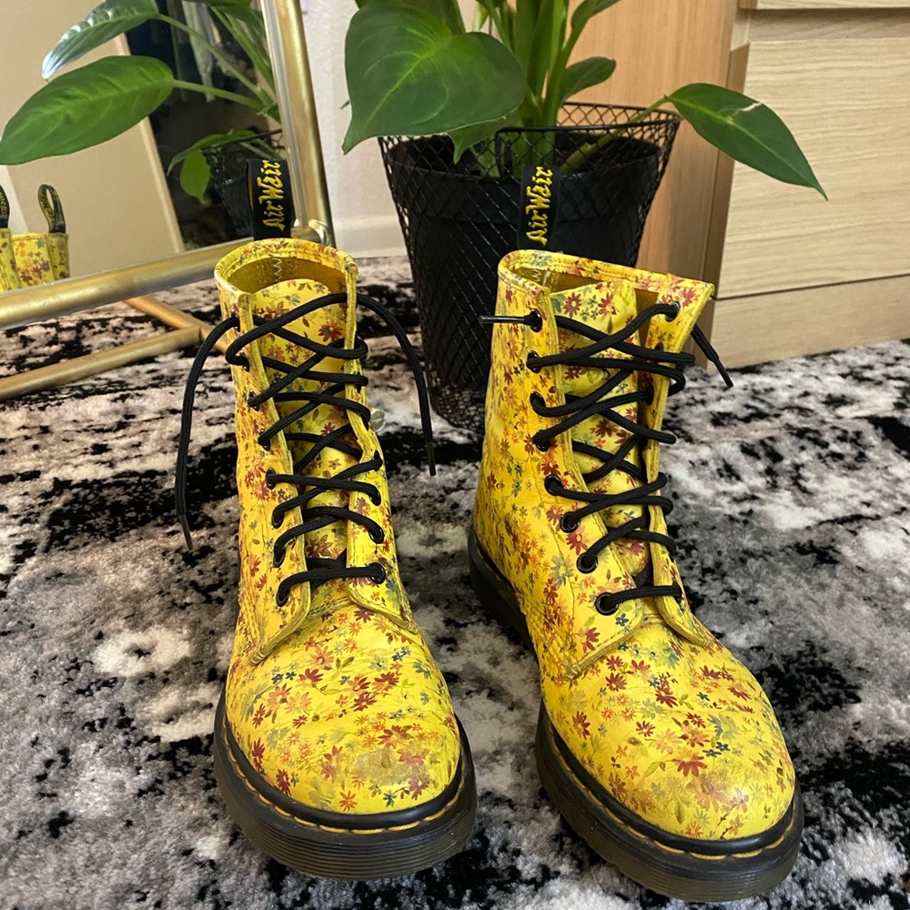 RARE YELLOW VINTAGE DOCS